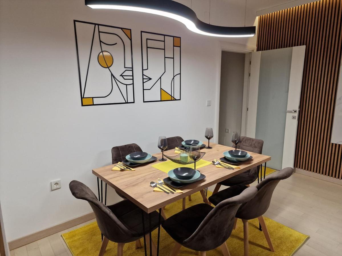 Luxury Yellow & Modern Apartment Szkopje Kültér fotó