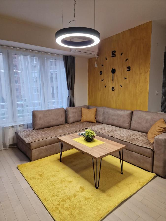 Luxury Yellow & Modern Apartment Szkopje Kültér fotó